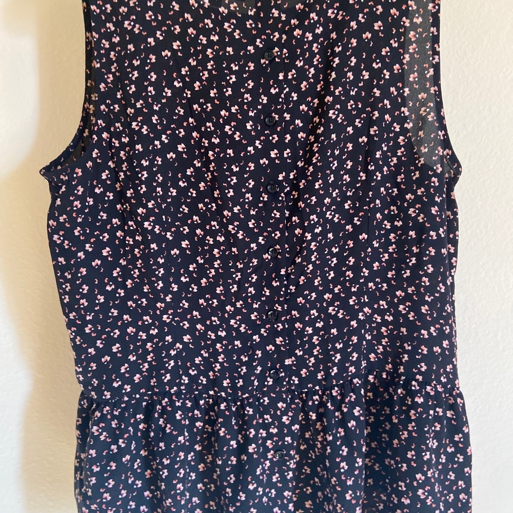 Woman’s top - Picture 2 of 2